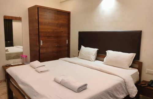 Navsari Hotel | Hotel Arihant Plaza