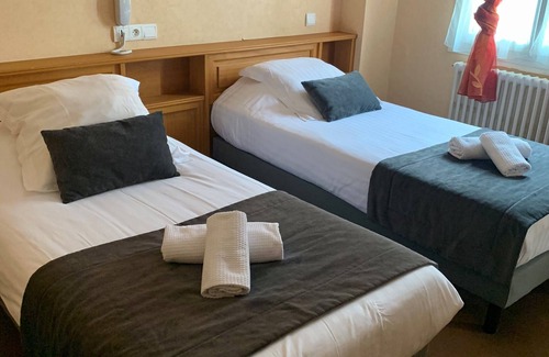 Lorris Hotel | Hotel Au Sauvage