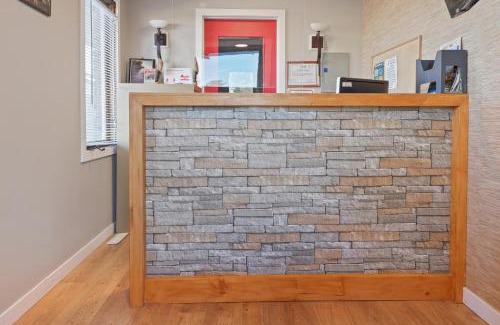 Fort Macleod Hotel | Hotel Bethel - Fort MacLeod, AB