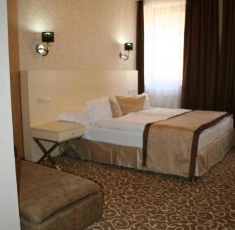 Gyor Hotel | Hotel Capitulum