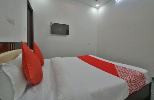 Central Area Hotel | HOTEL CLEAR SKY NEAR UDAIPUR CITY RAILWAY Station