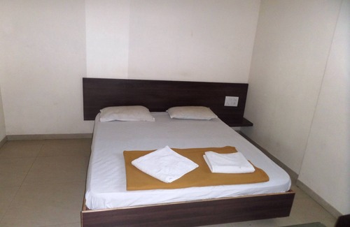 Bhiwandi Hotel | Hotel Cosmo Lodging
