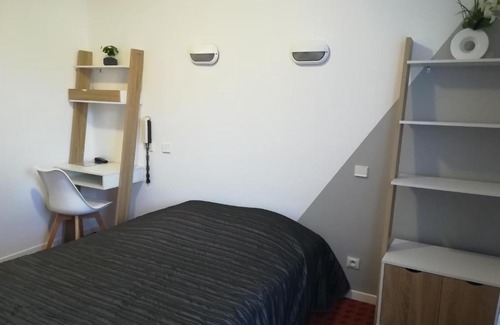 Espinasses Hotel | Hotel De La Poste