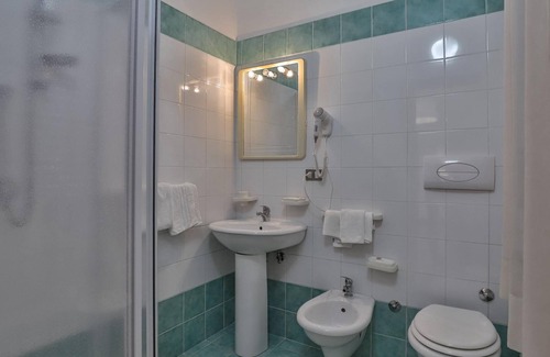 Laura Hotel | Hotel Delfa - ID 3416