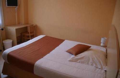 Pontacq Hotel | Hotel du Commerce