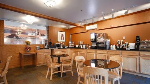 Seward Hotel | Hotel Edgewater