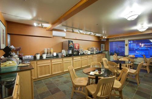 Seward Hotel | Hotel Edgewater