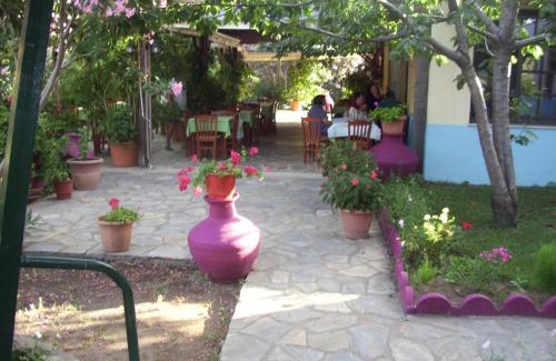 Kato Vrontou Hotel | Hotel Elytis