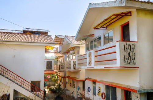 Manjakuttai Hotel | Hotel Five Laurels