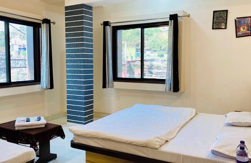Omkareshwar Hotel | Hotel Gurukripa Inn