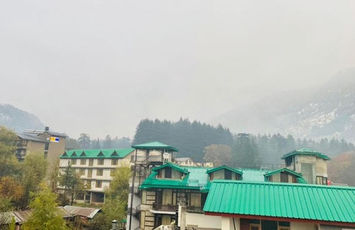 New Manali Apartment | Hotel Hill Top Terrace View On Mall Road Manali