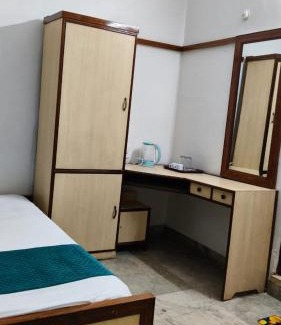 Balaghat Hotel | Hotel Hirawat by Vihasta