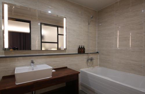Gumi Hotel | Hotel J's