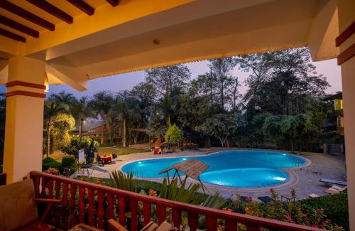 Sauraha Hotel | Hotel Jungle Crown