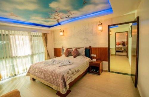 Sauraha Hotel | Hotel Jungle Crown