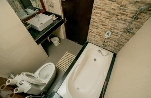 Sauraha Hotel | Hotel Jungle Crown