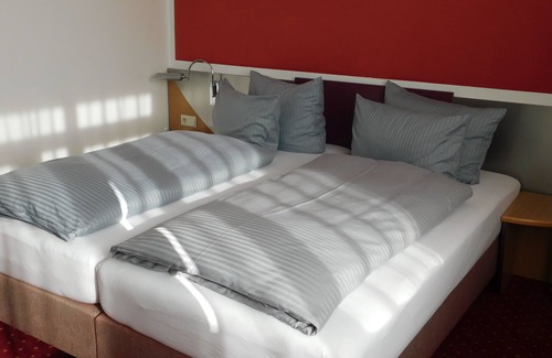 Holzkirchen Hotel | Hotel KonradP