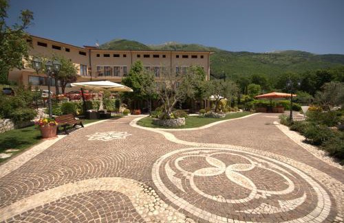 San Donato Val Di Comino Hotel | Hotel La Grotte