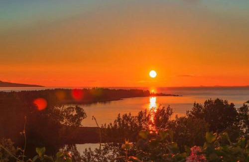 Isle aux Coudres Hotel | Hotel La Roche Pleureuse
