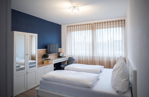 Leopoldshafen Hotel | Hotel Leo