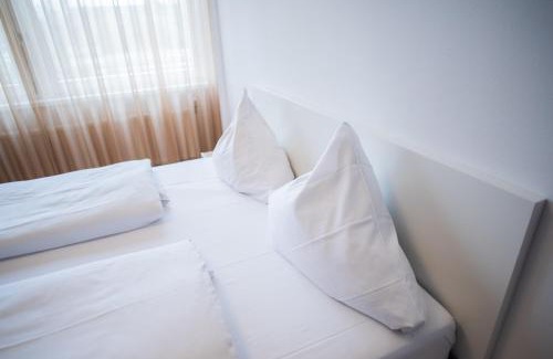 Leopoldshafen Hotel | Hotel Leo