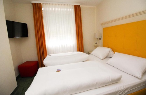 Munchner Freiheit Hotel | Hotel Leopold