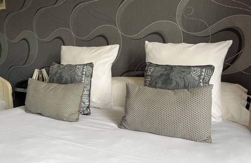 Sceaux-sur-Huisne Hotel | Hotel Les Confins du Perche