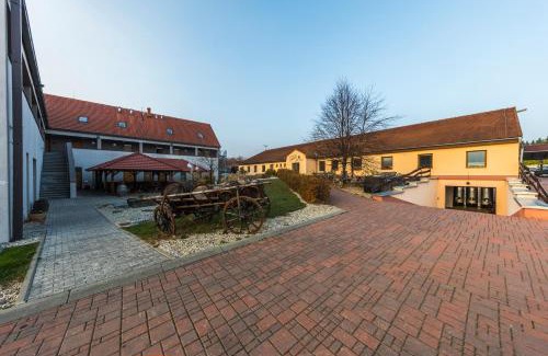 Velke Bilovice Hotel | Hotel Madl