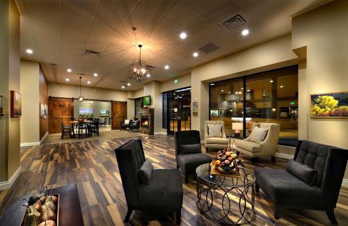 Brownstown Hotel | Hotel Maison Yakima Tapestry Collection by Hilton