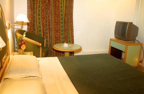 Vadapalani Hotel | Hotel Maurya International