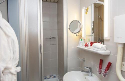 Les Grottes Hotel | Hotel Montbrillant