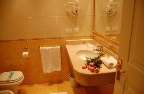Calcinate Hotel | Hotel Motel Gold