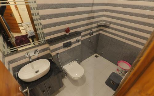 Bulandshahr Hotel | Hotel Nova Inn by StayApart