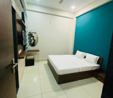 Shujalpur Hotel | Hotel O Area