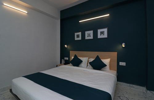 Kalighat Hotel | Hotel O Silver Key Deshapriya Park Near Kalighat Kali Temple