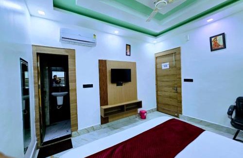 Mathura Hotel | Hotel Parkland - Mathura Vrindavan - Premium stay with Lift - Free Gym -Free Parking-Free WiFi
