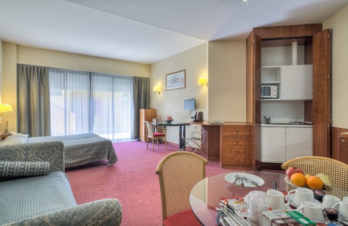Zona XVI Torrenova Hotel | Hotel Petra
