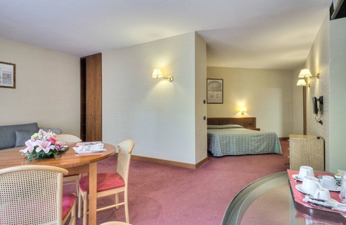 Zona XVI Torrenova Hotel | Hotel Petra