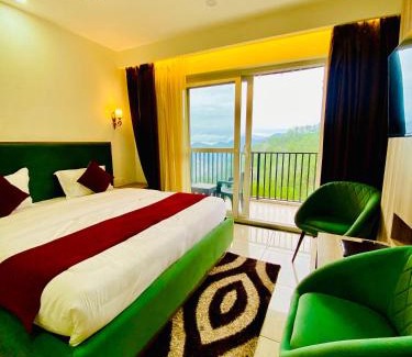 Banikhet Hotel | Hotel Pines & Peaks Dalhousie