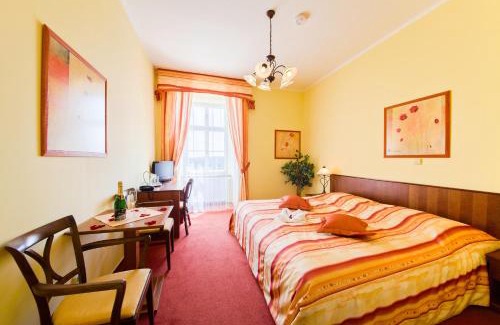 Hluboka nad Vltavou Hotel | Hotel Podhrad
