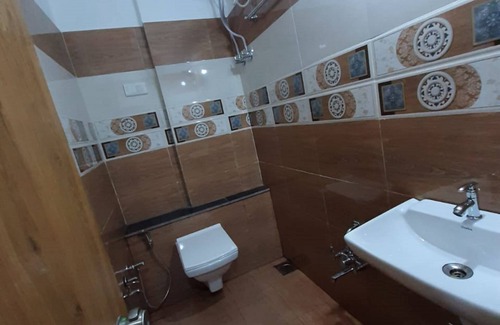 Anand Hotel | Hotel Rest and Leaf