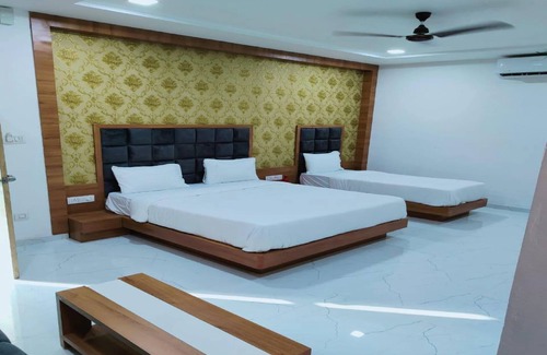 Anand Hotel | Hotel Rest and Leaf
