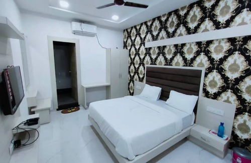 Anand Hotel | Hotel Rest and Leaf