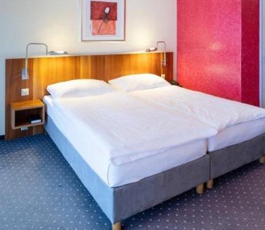 Oberaegeri Hotel | Hotel - Restaurant Eierhals am Ägerisee