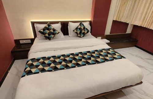 Kamrej Hotel | HOTEL ROYAL PLAZA