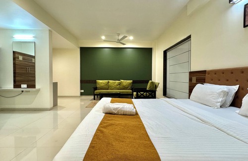 Gavhe Hotel | Hotel Sadhana Executive