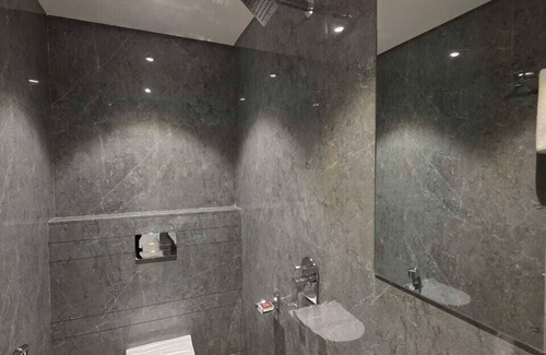 Sayajiganj Hotel | Hotel Sera Vadodara