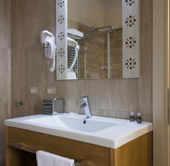 Cornegliano Laudense Hotel | Hotel Sesmones