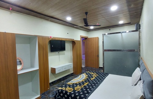 Orchha Hotel | Hotel Shree Ram Bhagwan Orchha with WiFi, AC. Book your stay now