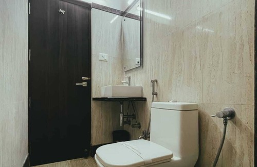 Mahmoorganj Hotel | Hotel SLE Residency